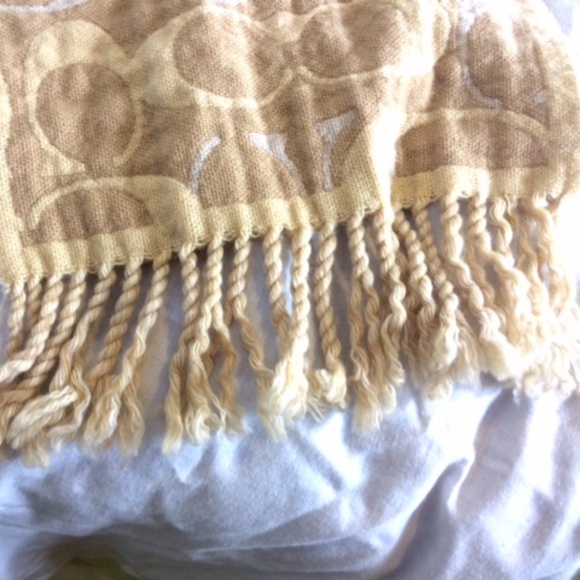 New COACH Scarf Tan and Cream - Picture 8 of 8